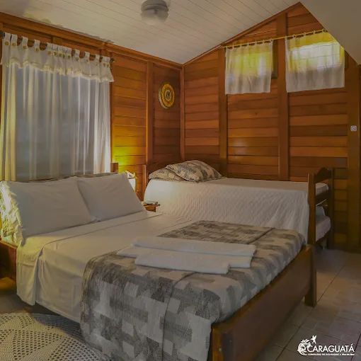 quarto de casal com 2 camas