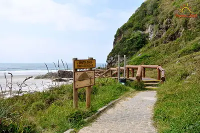 Acesso para a Praia da Gruta