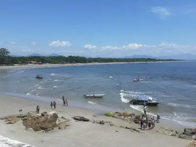Barco na Praia da Fortaleza