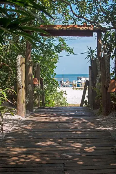 Pousada de saída para praia - Pousada Praia do Farol - Ilha do Mel - PR