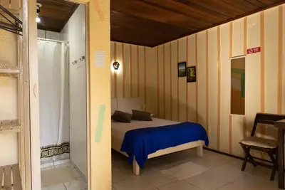 Quarto casal com Banheiro - Recanto das Cores - Ilha do Mel - Pr