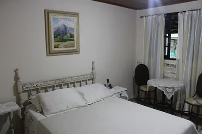 quarto com cama de casal