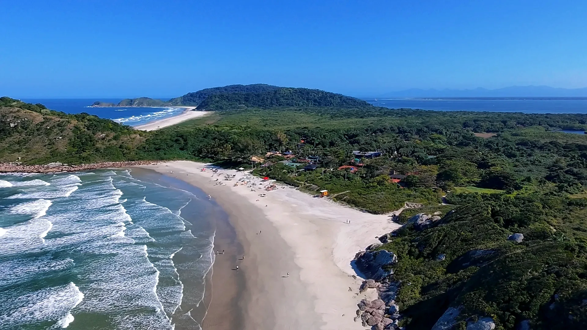 Foto é da praia de fora do Farol das Conchas e da Praia do Farol em Brasília
